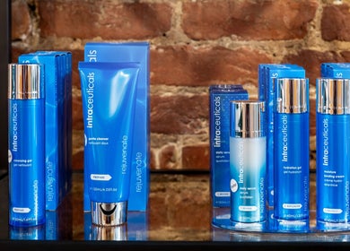Produits Intraceuticals exposés chez État Sauvage à Montréal, Québec, CA. Soin beauté haut de gamme.