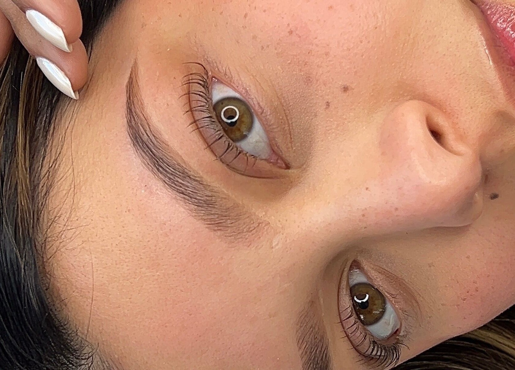 Detalle de cejas y pestañas en Malucejas, Quilicura, Región Metropolitana, CL.