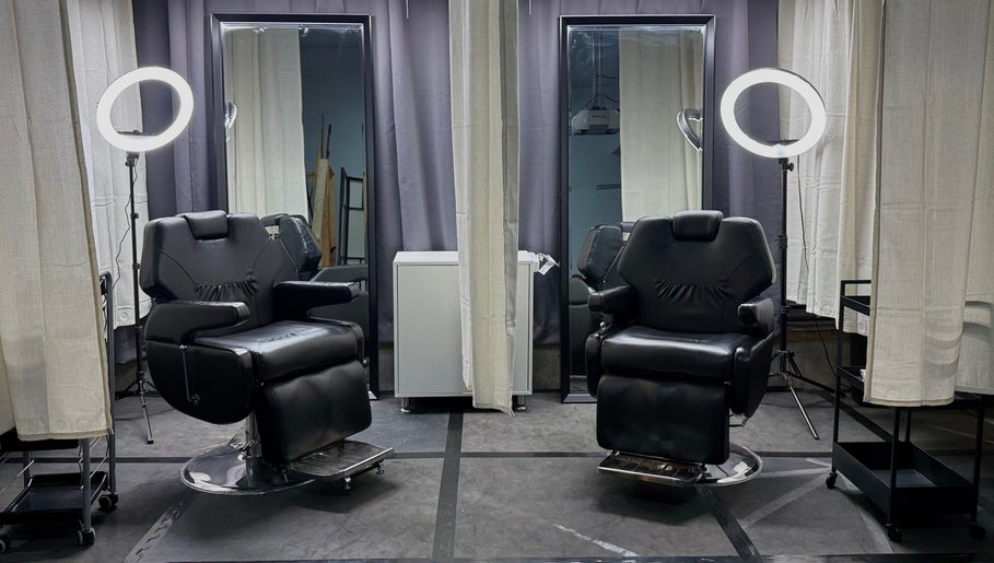 Luxury salon chairs at Style N Shine, Edmonton, Alberta, CA, offering premium beauty services.