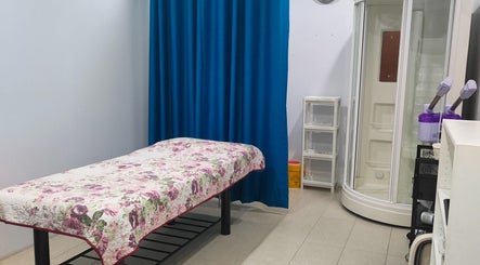 Massage room at Rumah Sihat Senawang, featuring a floral bedspread, located in Seremban, Negeri Sembilan, MY.