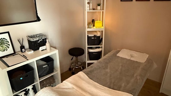Silk Touch Studio ( Inside Collective Salon)