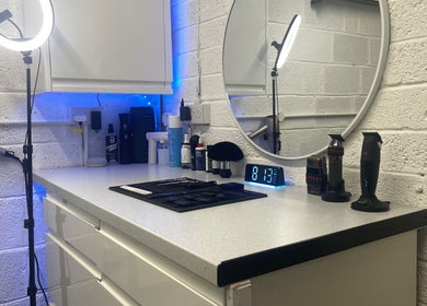 Modern grooming station at Cutzby_OH, Bristol, England, GB with tools, ring light, and mirror.