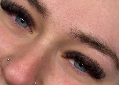 Close-up of expertly done eyelash extensions at BoutiquelashesbyJade in Banjup, Western Australia, AU.