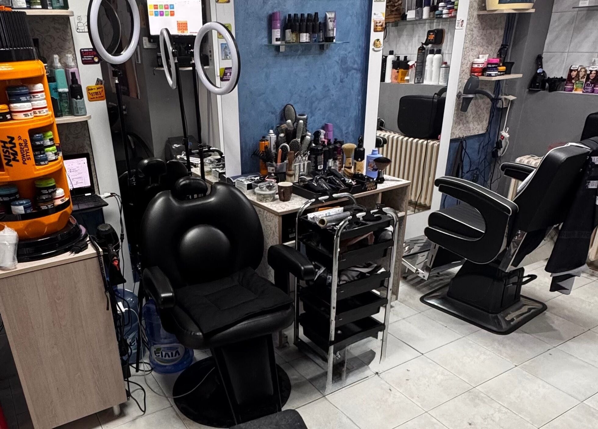 Interior of Frizerski Salon Friki 021 in Novi Sad, Vojvodina, RS, showcasing modern styling stations.