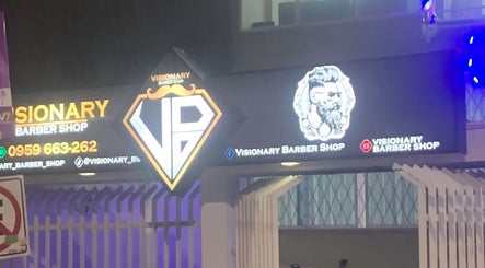 Letrero luminoso de Visionary Barber Shop en Santo Domingo, Santo Domingo De Los Tsáchilas, EC.