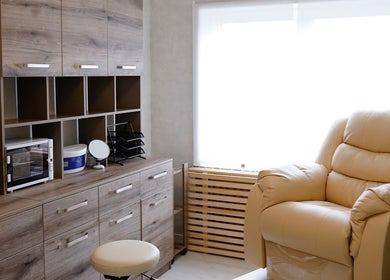 Стильный интерьер Viktoriia Tim Beauty Studio, комфортное кресло в Oud-heverlee, Vlaanderen, BE.