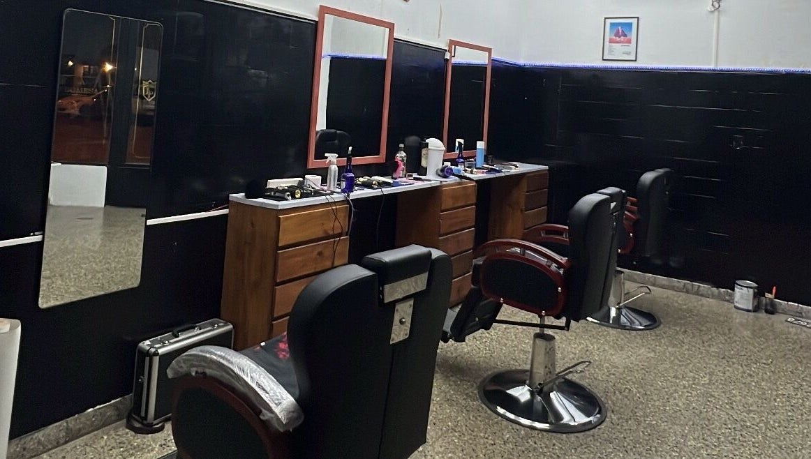 Interior moderno del salón La Promesa SA en Villa San Andrés, Provincia De Buenos Aires, AR.