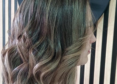 Peinado de ondas sueltas en Ros Color Studio, Buenos Aires, Ciudad Autónoma De Buenos Aires, AR.