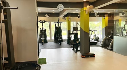 Feel Good Fitness gym interior in Guernsey, Saint-pierre-port, GG showcasing modern workout equipment.