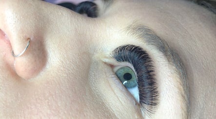 Envy Eyelash Extensions and Beauty зображення 3