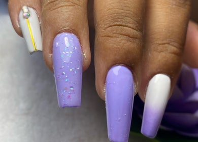 Stylish manicure in pastel violet at Flash Ongle Gigi, Sainte-rose, Basse-terre, GP.