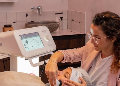 Tratamiento facial en Cocoon'ink Wellness Studio, Mataró, Catalunya, ES.