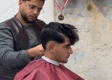 Hair stylist crafting a haircut at ÇAĞLAR KUAFÖR SALONU in Şanlıurfa, Şanlıurfa, TR.