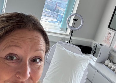 Bright treatment room at Weymouth Aesthetics Clinic, Weymouth, England, GB with friendly staff.