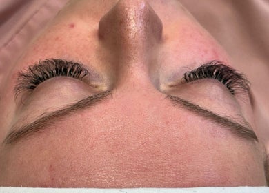 Close-up of a lash lift treatment at Ashley’s Beauty Bar, Huntly, Scotland, GB, showcasing full, curled lashes.
