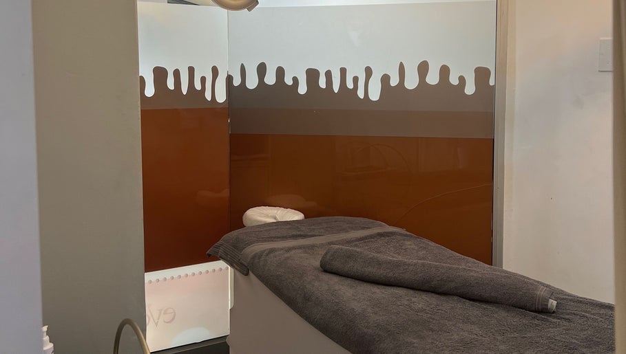 Relaxed massage room at Meraki Lesotho Spa, Maseru, Maseru, LS with cozy towels and calming decor.