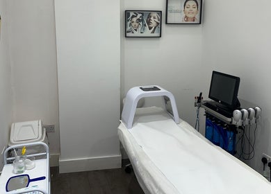 Calm treatment room at Only For You Clinic in Perivale, England, GB with a therapy bed and modern equipment.