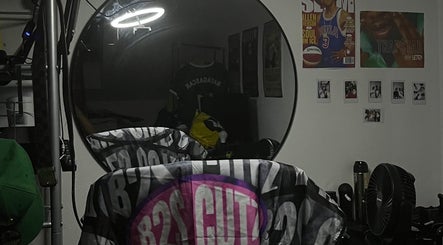 Miroir rond et cape B2S_CUTZ à Saint-martin-d'hères, Auvergne-rhône-alpes, FR, pour des soins capillaires.