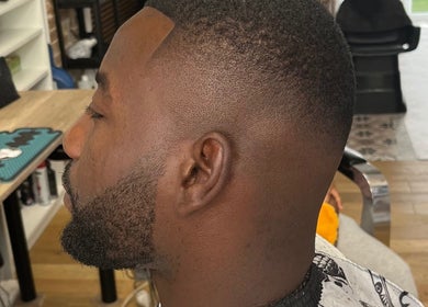 Coiffure moderne chez B2S_CUTZ à Saint-martin-d'hères, Auvergne-rhône-alpes, FR.