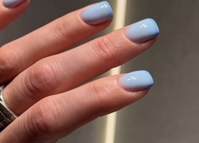 Блискучий манікюр в Laser Lashes room, Warszawa, Województwo Mazowieckie, PL.