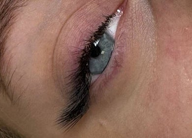 Близький вигляд вій після процедури в Laser Lashes room, Warszawa, Województwo Mazowieckie, PL.