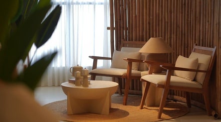 Relaxing seating area at السلمانية الجنوبيه, Al Hofuf, Eastern Province, SA with comfy chairs and soft lighting.