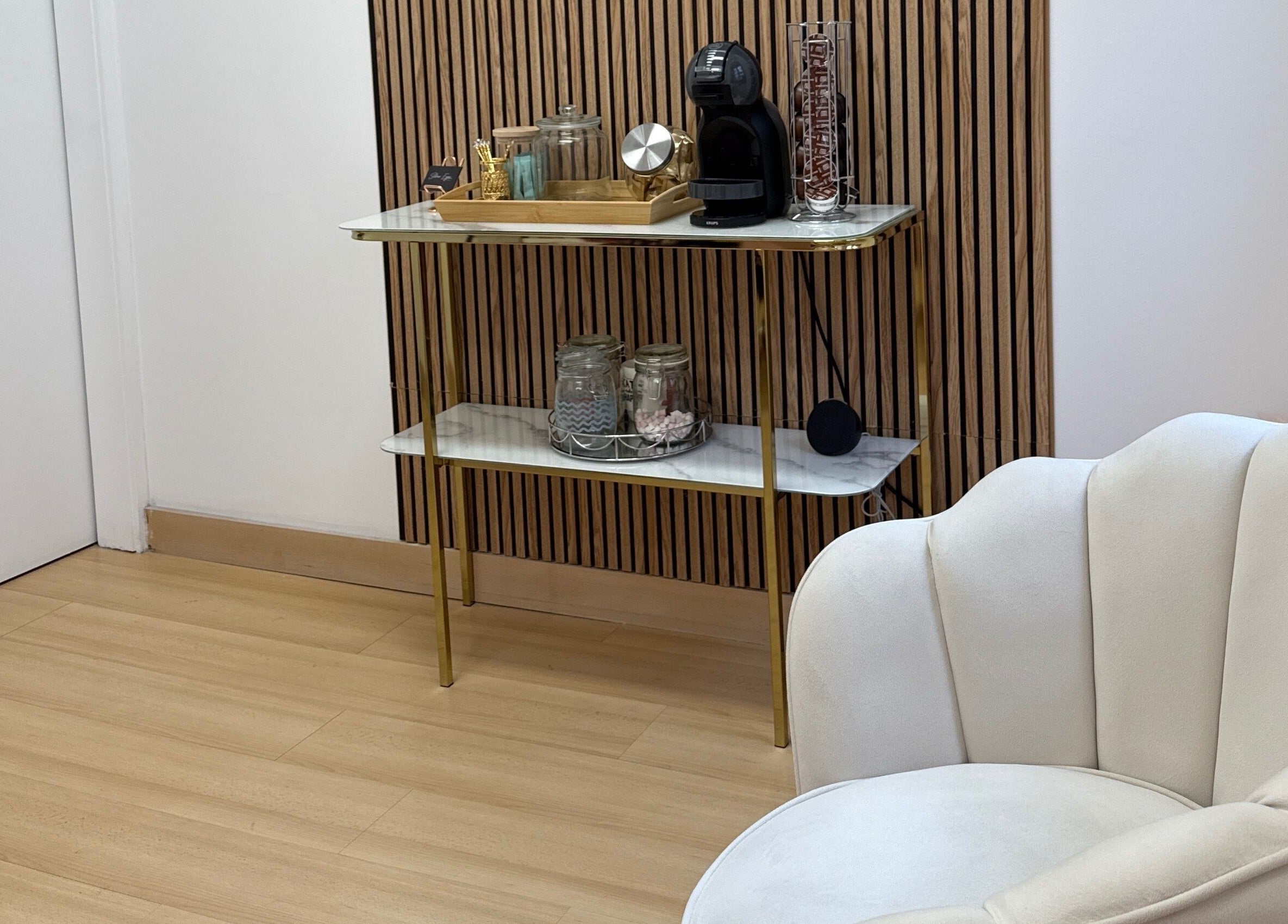 Cozy corner with a plush chair and coffee station at Silver Eyes Studio, Porto, Porto, PT.