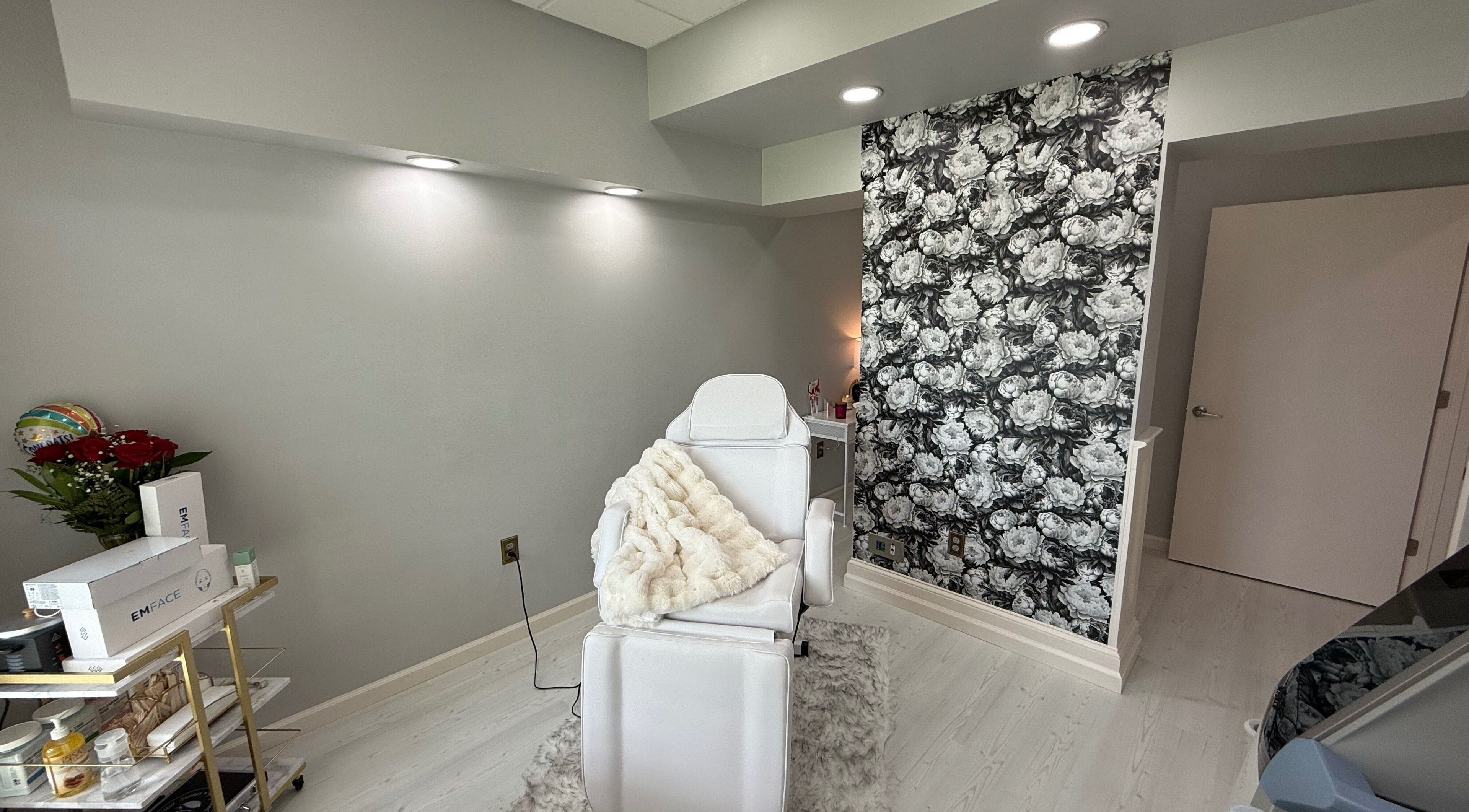 Luxurious treatment room at Dandridge Dental and Facial Esthetics, Dothan, Alabama, US with white chair and floral wall.