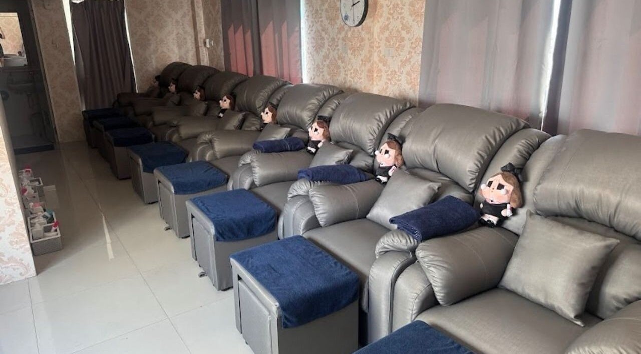 Relaxing massage chairs at Baan Nathong Massage, Krung Thep Maha Nakhon, TH, perfect for unwinding.