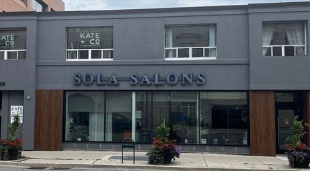 Modern facade of Sérénité Bloom salon in Oakville, Ontario, CA.