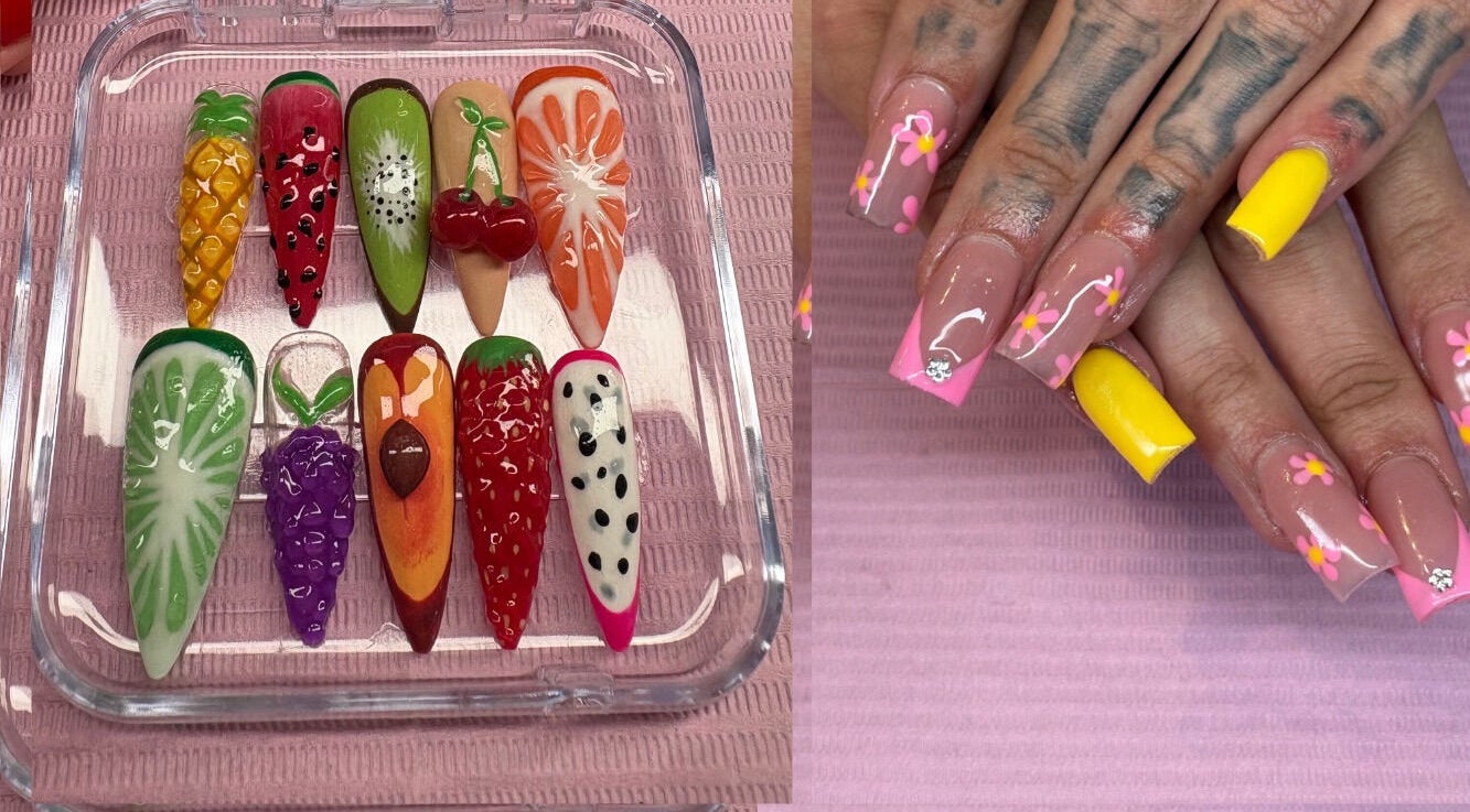 Design unico di unghie fruttate e floreali da Nails By Eekah, Toronto, Ontario, CA.