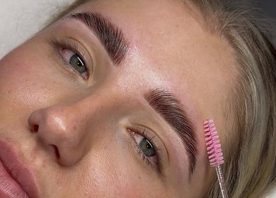 Perfectly groomed brows at Arch Aesthetic Co., Palm Beach, Queensland, AU.