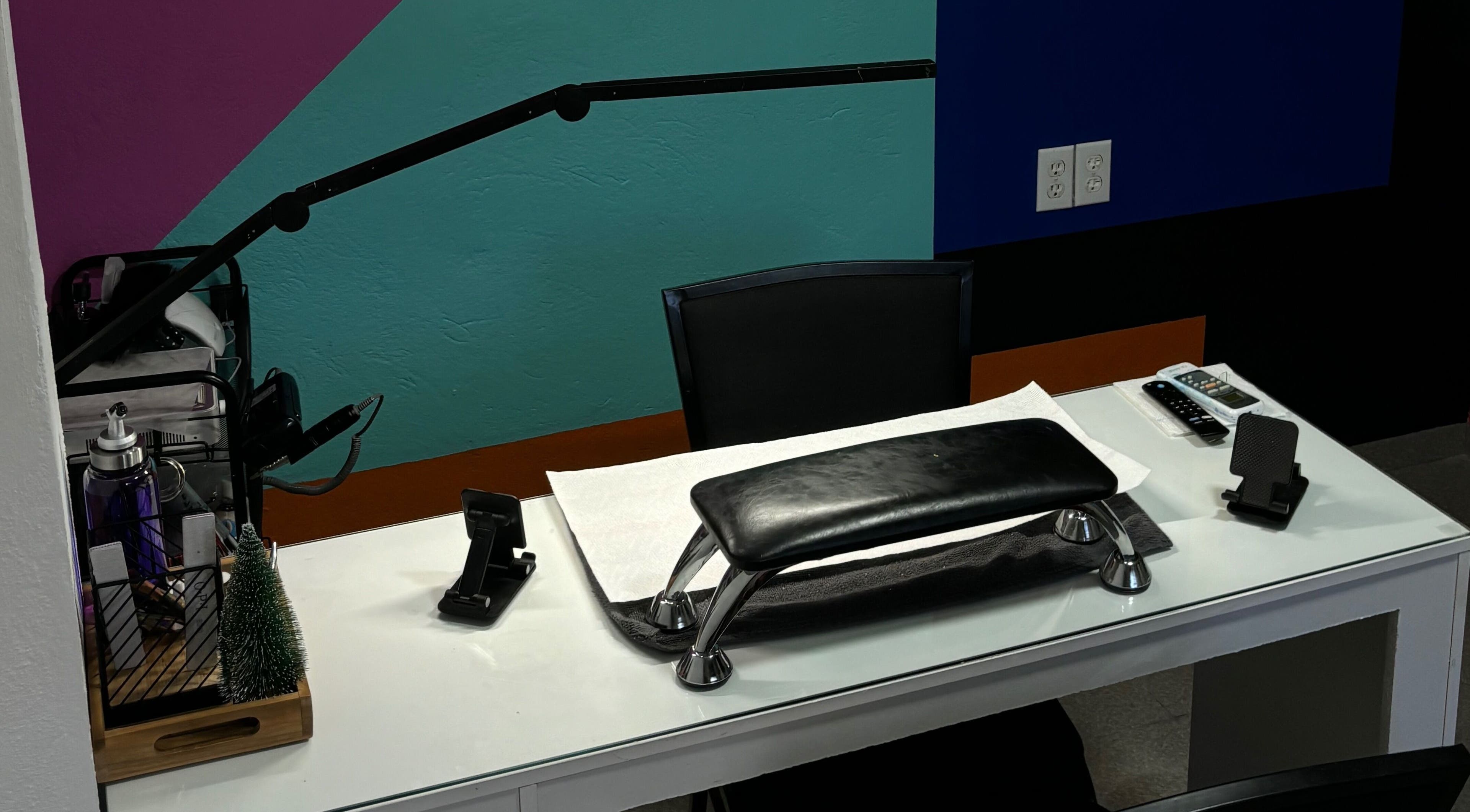 Aezam Nails' elegant manicure table in Willemstad, Curaçao, CW, ready for a professional nail session.