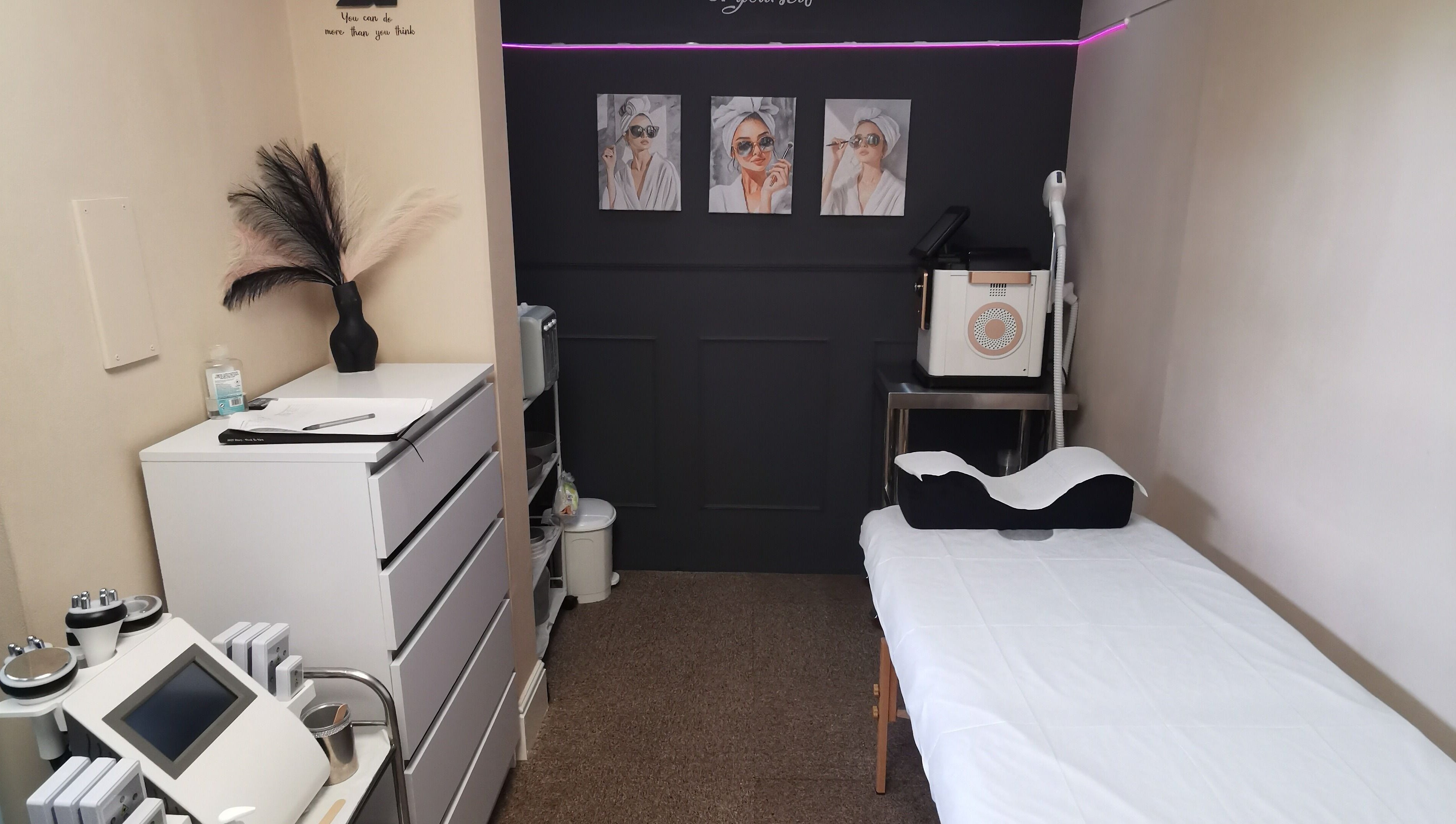 Relaxing treatment room at Easy Silhouette in Peterborough, England, GB, showcasing beauty and wellness setup.