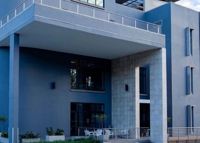 Modern exterior of Déjà Vu Aesthetics in Sandton, Gauteng, ZA showcasing sleek architecture.