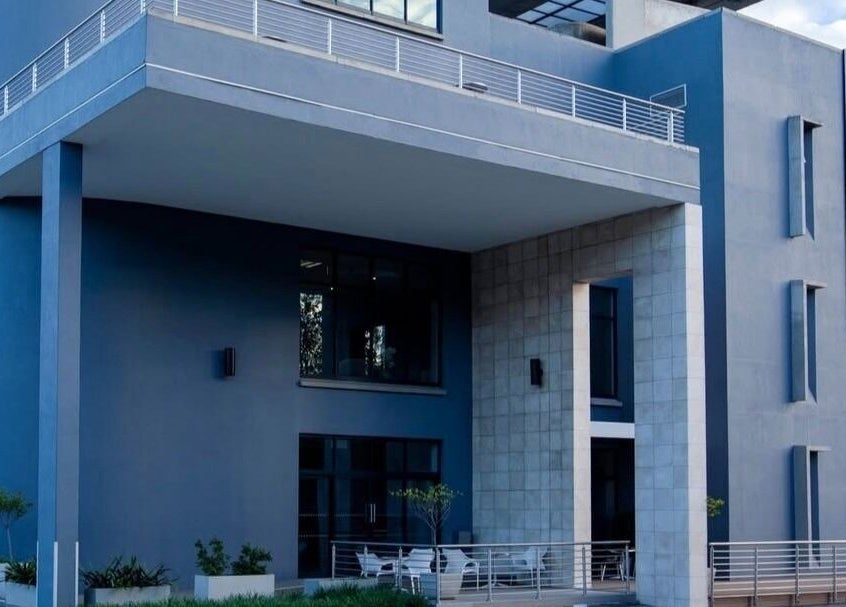 Modern exterior of Déjà Vu Aesthetics in Sandton, Gauteng, ZA showcasing sleek architecture.