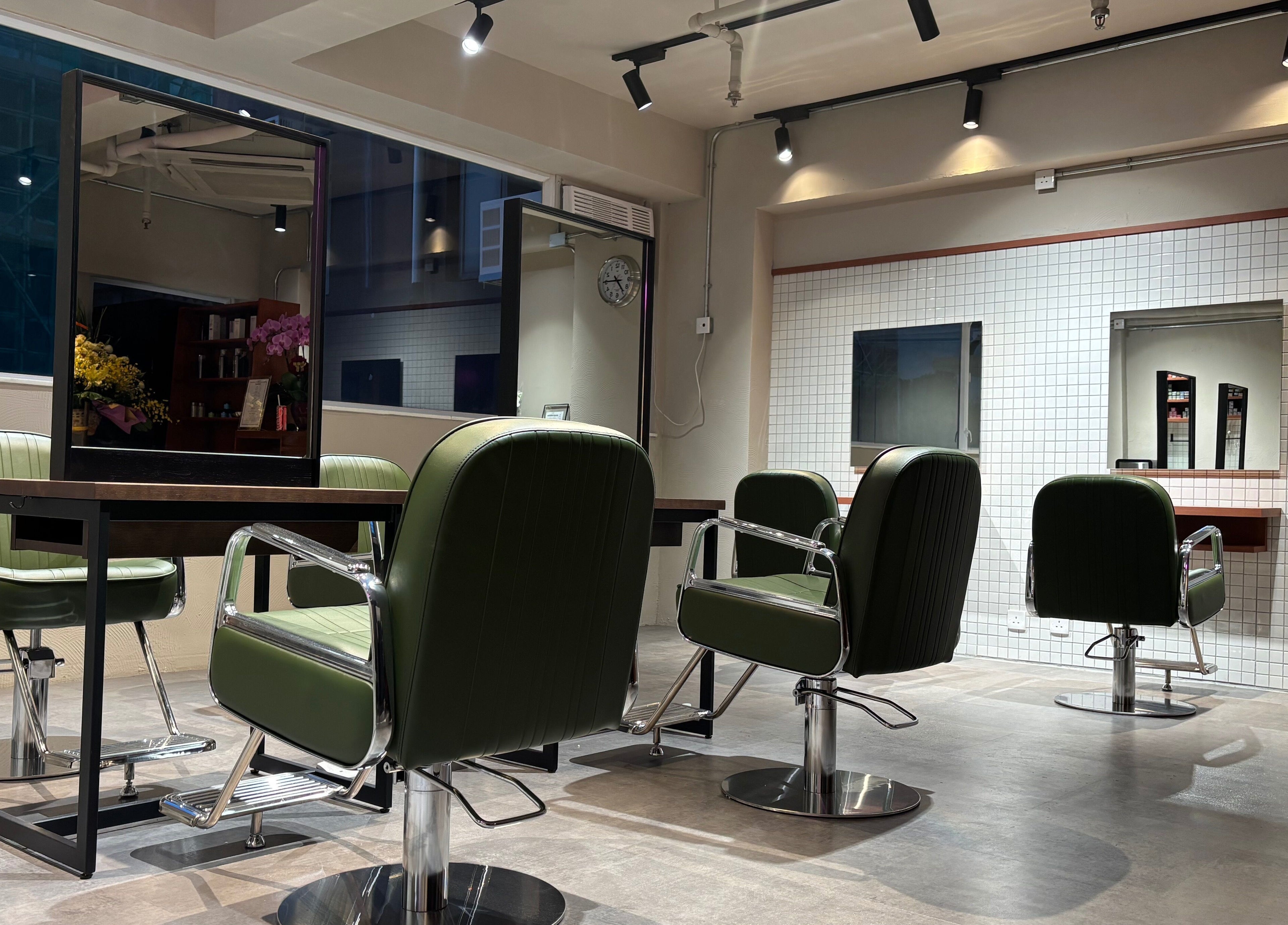 Modern styling chairs at PEACH Japanese Hair Salon, Hong Kong Island, HK, reflecting contemporary elegance.