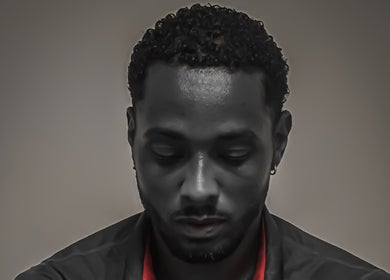 Homme méditant chez Theserenityconcept, Le Gosier, Grande-terre, GP, cultivant tranquillité intérieure.