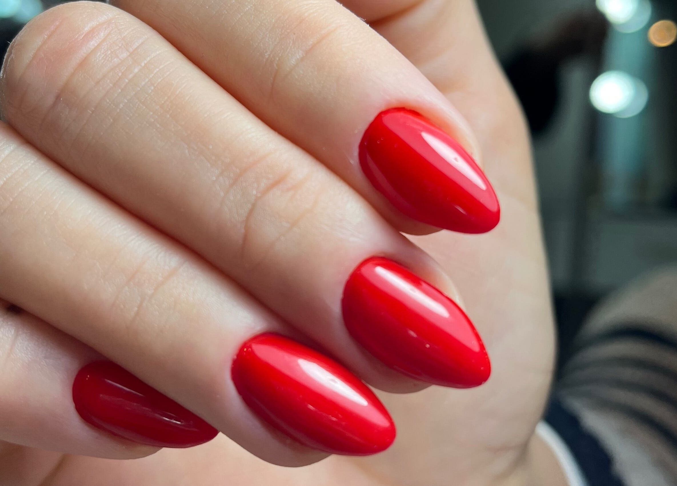Manicura roja vibrante en Nailsbymary.cl, Santiago, Región Metropolitana, CL.