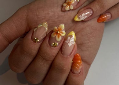 Uñas decoradas con diseño floral en Nailsbymary.cl, Santiago, Región Metropolitana, CL.