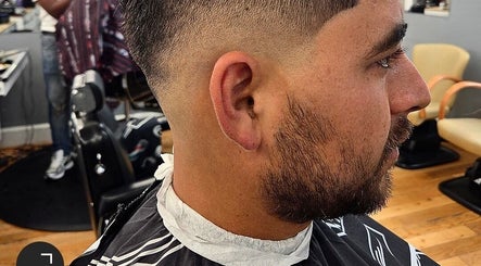 Cliente satisfecho con corte fade en Michael Barbers, Gaithersburg, Maryland, US.