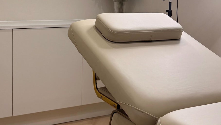 Treatment bed at The Soul Co at Maed, Sutton Coldfield, England, GB.