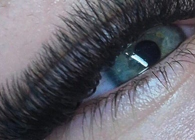 Close-up of lush eyelash extensions at Oliviabeautè, Eastbourne, England, GB, showcasing expert craftsmanship.