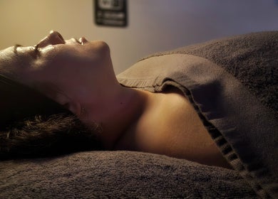 Relaxing spa treatment at Oliviabeautè in Eastbourne, England, GB with a serene ambiance and warm lighting.