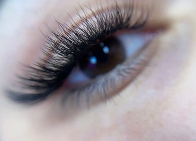 Pestañas realzadas en Eliz Lashes Studio, Arecibo, Arecibo, PR, destacando elegancia y detalle.