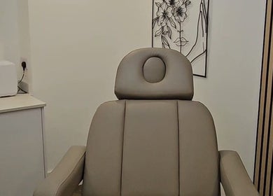 Modern treatment chair in Mae Medical Aesthetics, London, England, GB, offering a tranquil setting for wellness.