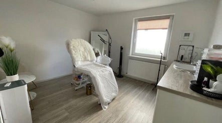 Cozy waxing room at The Wax Room in Weiden In Der Oberpfalz, Bayern, DE with a plush treatment bed and stylish decor.
