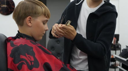 Professional haircut at MertzBlendz, London, England, GB depicting precision and style.