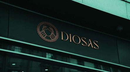 Fachada de Diosas Studio Spa en Bucaramanga, Santander, CO, con logo elegante.