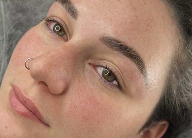 Detailed eyebrow treatment at Sculpted by Paris, Melbourne, Victoria, AU. Perfectly sculpted brows highlighted.